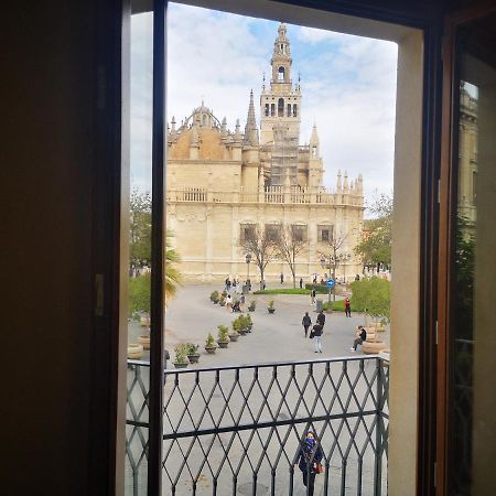 Luxury Apartment With Views To Alcazar, Cathedral And Giralda. Sevilla Bagian luar foto